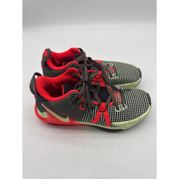 Nike LeBron Witness 7 Black Volt Crimson Green Basketball Shoes DM1123-001Sz 9.5 main image 5